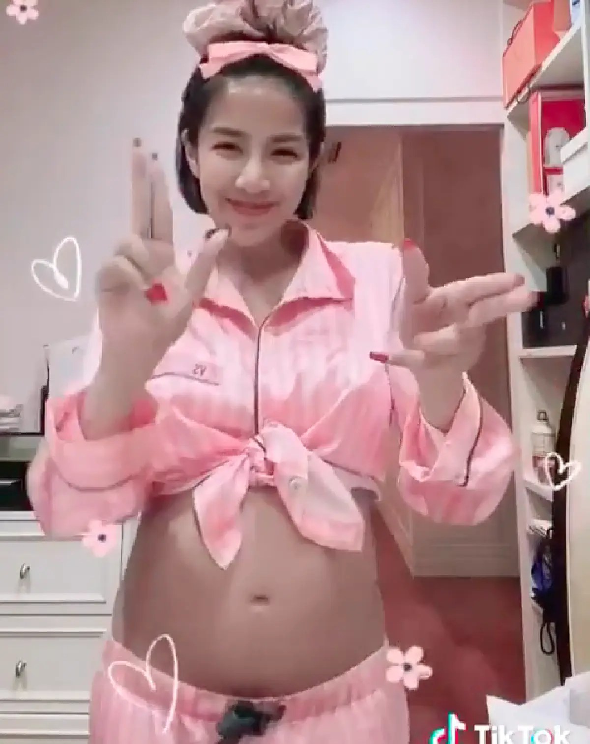 “ใบเตย อาร์สยาม” อุ้มท้องโชว์สเต็ปเต้นสุดมันส์ ไม่เสียชื่อขาแดนซ์!