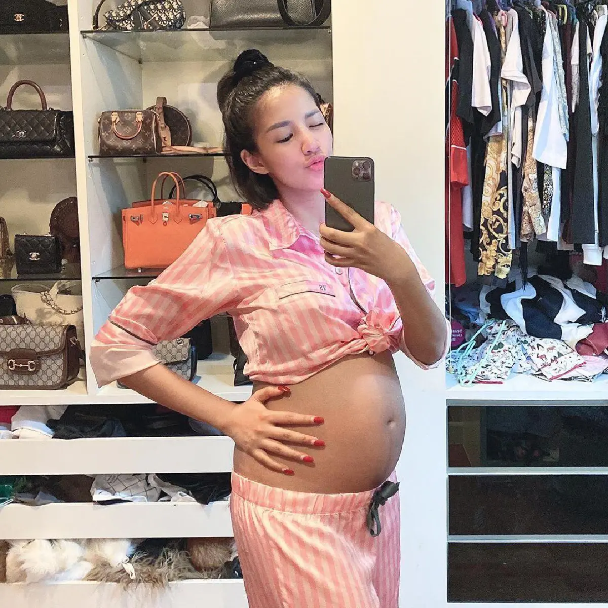 “ใบเตย อาร์สยาม” อุ้มท้องโชว์สเต็ปเต้นสุดมันส์ ไม่เสียชื่อขาแดนซ์!