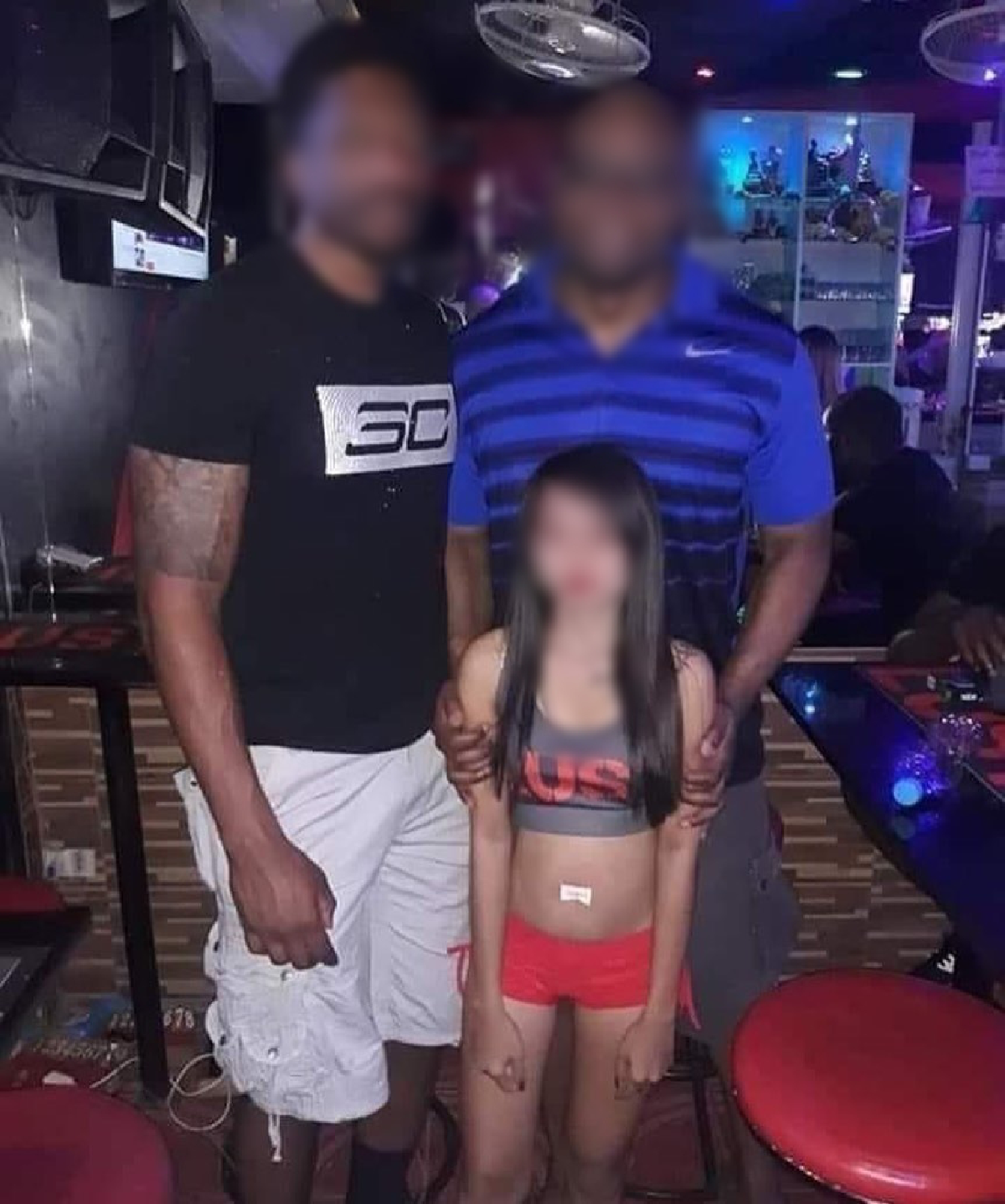 ดีเจพล่ากุ้ง-อาร์ต เจอดราม่าแซวภาพ "แหกถึงหู" ชาวเน็ตวิจารณ์หนักจิตใจต่ำตม