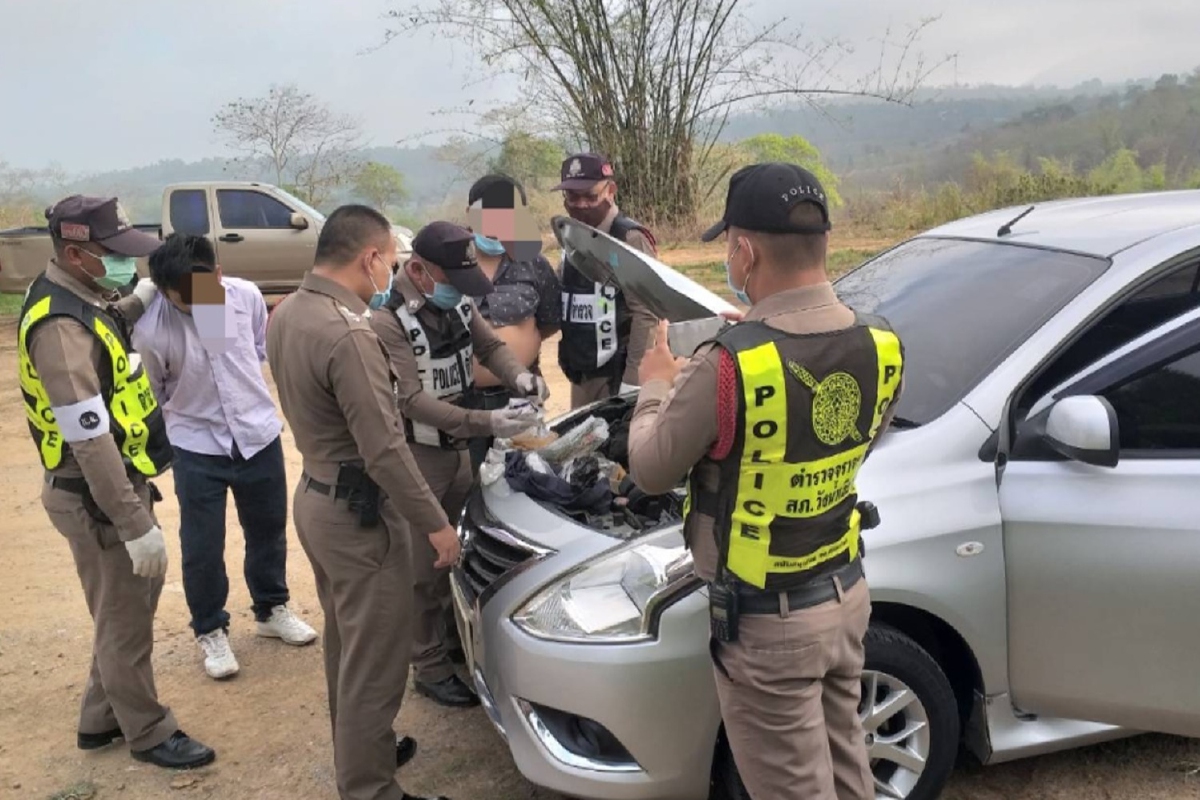 ตำรวจจับแก๊งขนยาเสพติดคาด่านตรวจโควิด-19 ตำรวจจับแก๊งขนยาเสพติดคาด่านตรวจโควิด-19