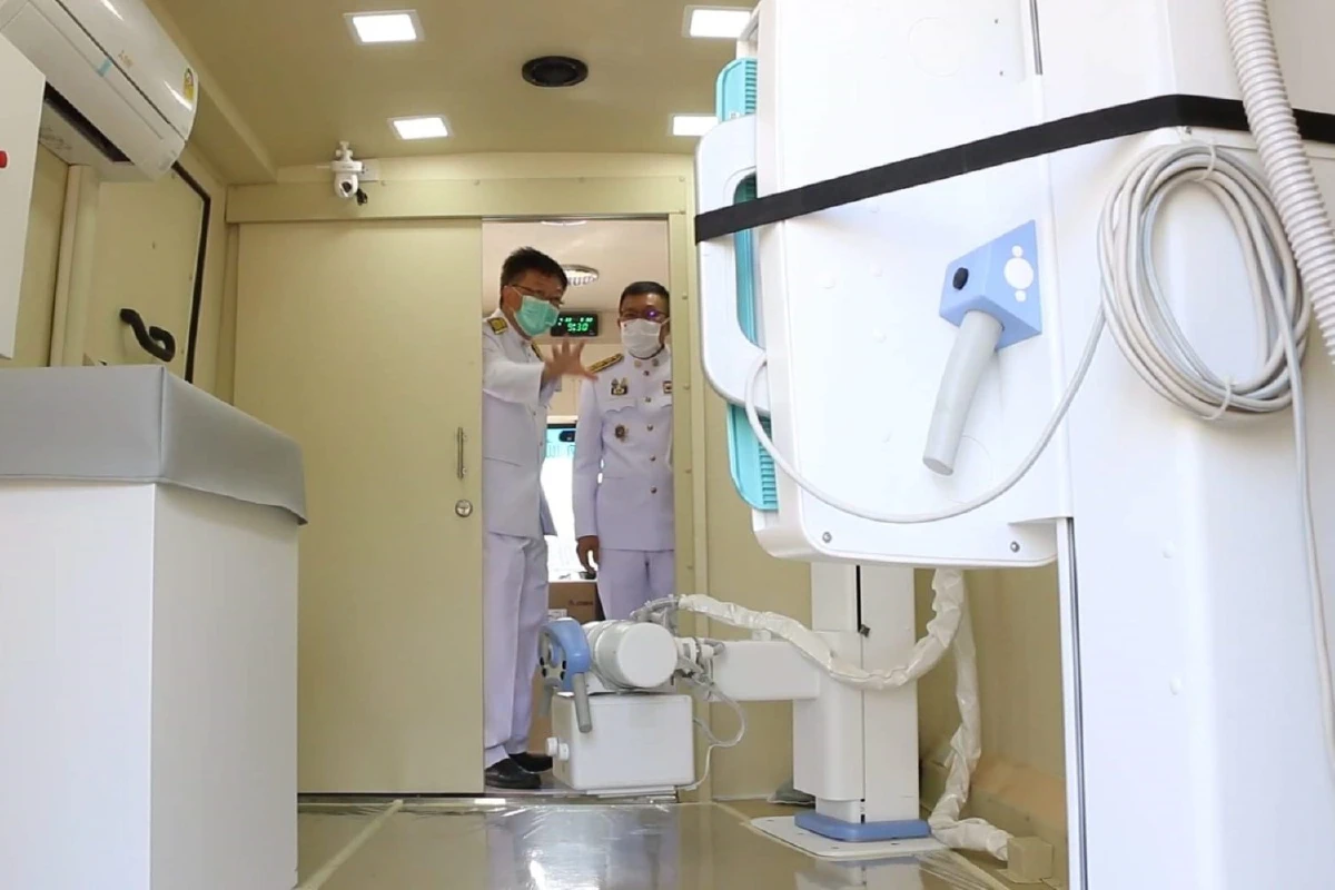 ในหลวง พระราชินี พระราชทานรถเอกซเรย์เคลื่อนที่ตรวจสุขภาพนักโทษ