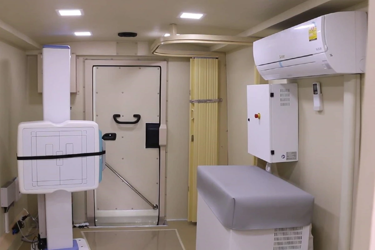 ในหลวง พระราชินี พระราชทานรถเอกซเรย์เคลื่อนที่ตรวจสุขภาพนักโทษ