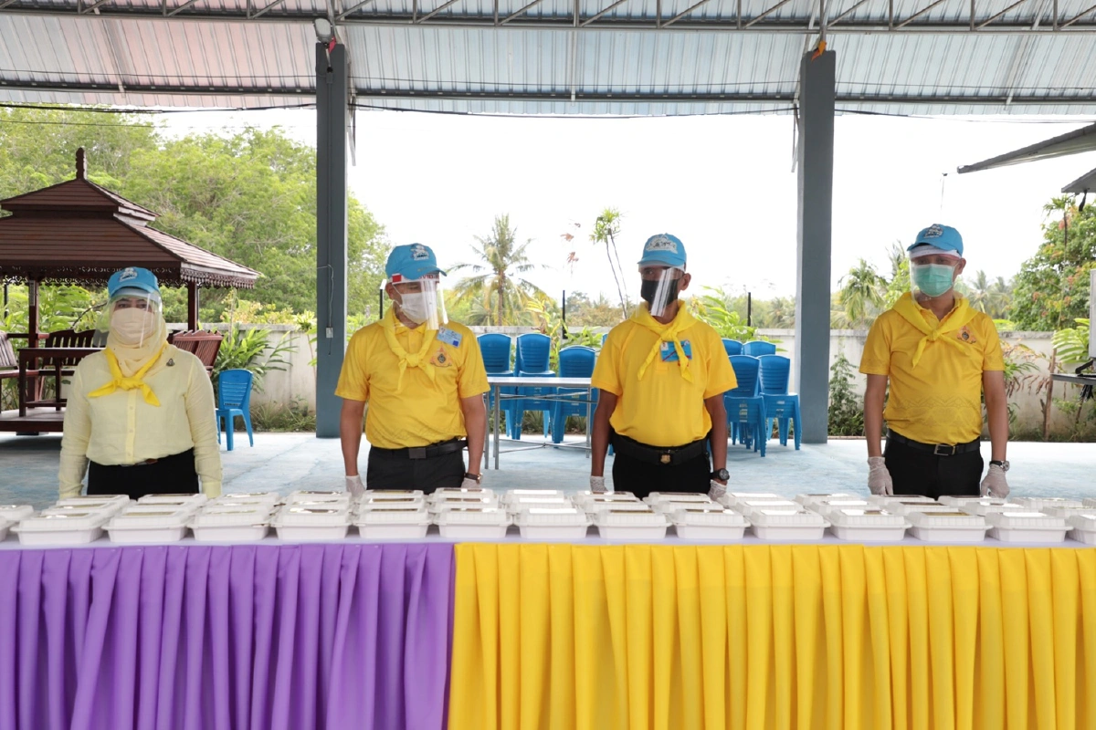 ในหลวง พระราชทานโรงครัว บรรเทาความเดือดร้อนประชาชนจ.นราธิวาส