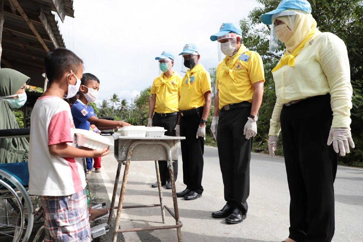 ในหลวง พระราชทานโรงครัว บรรเทาความเดือดร้อนประชาชนจ.นราธิวาส