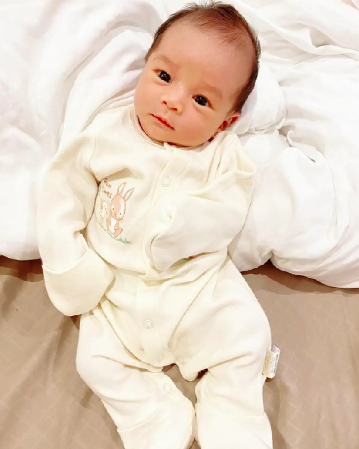 ฉายแววแต่เด็ก "น้องลลิน" จิ้มลิ้มน่ารัก ให้คุณแม่ "เนย โชติกา" ถ่ายภาพให้