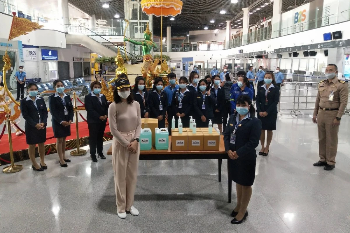แพนเค้ก นำนักศึกษา พสบ.ทร.รุ่น15มอบเจลแอลกอฮอล์สนามบินอู่ตะเภาสู้ภัยโควิด-19