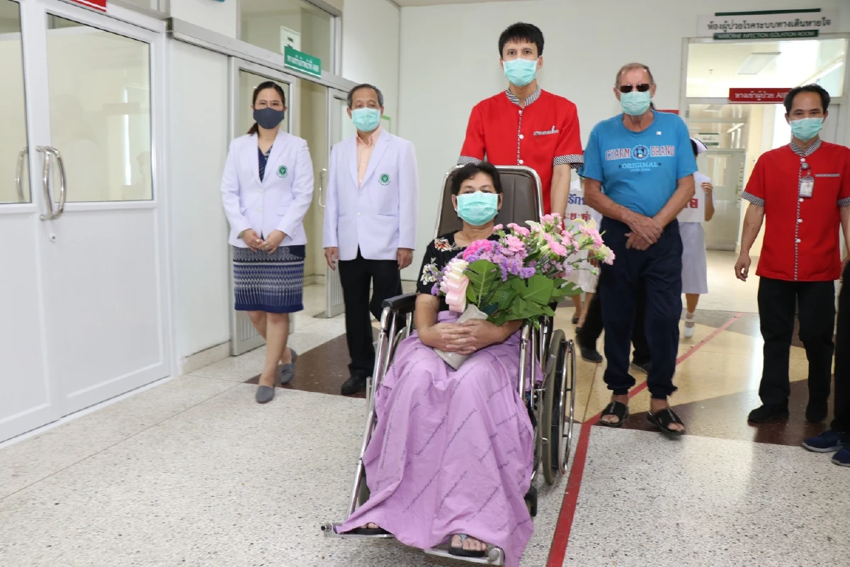 สามีฟินแลนด์รับภรรยาคนไทยผู้ป่วยโควิด-19รายสุดท้ายกาญจนบุรีกลับบ้าน