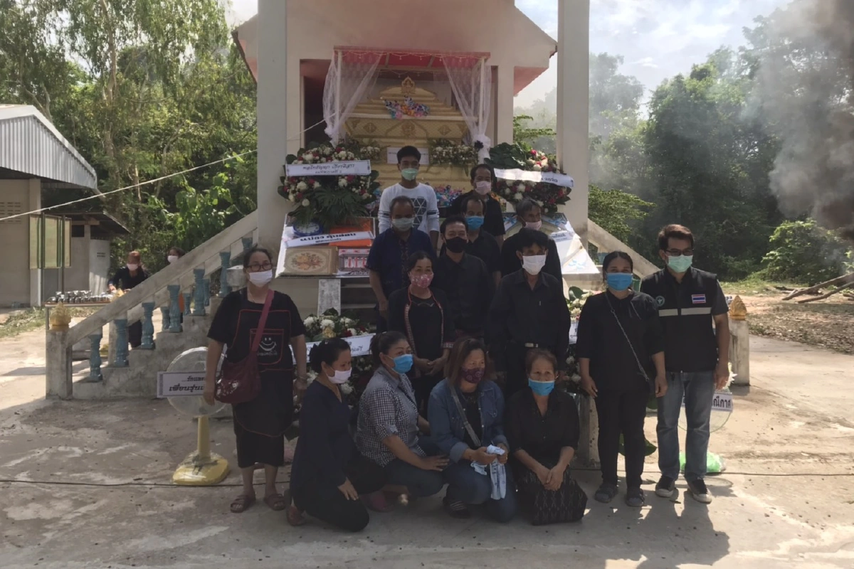 พ่อเหยื่อทหารซ้อมตายยอมเผาลูกชาย หลังคู่กรณีรับเงื่อนไขจ่ายค่าชดเชย