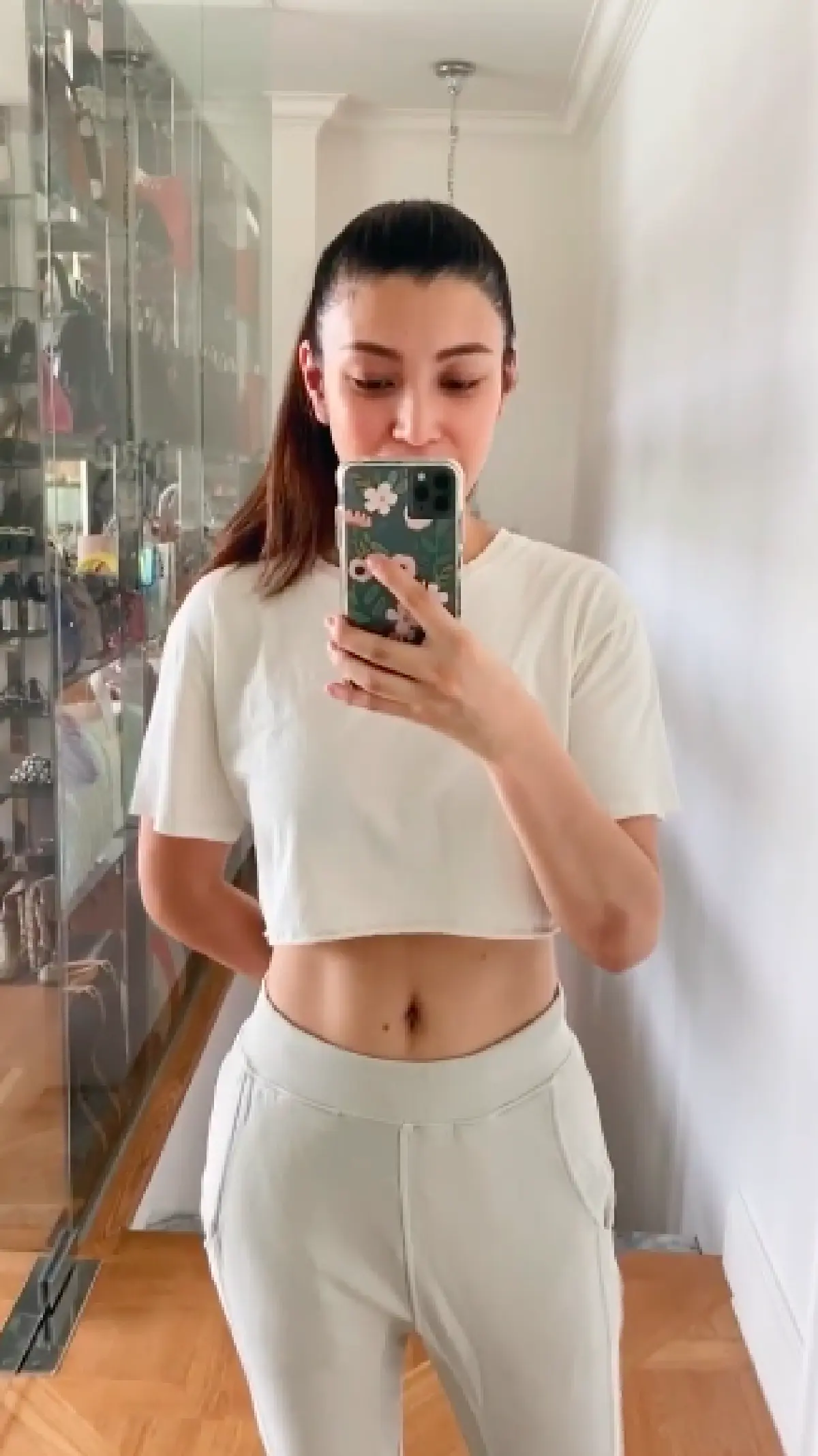 "เอมมี่" อวดหุ่นเอวเอส หลังซุ่มปั้นหุ่นจนตอนนี้แซ่บกว่าเดิม