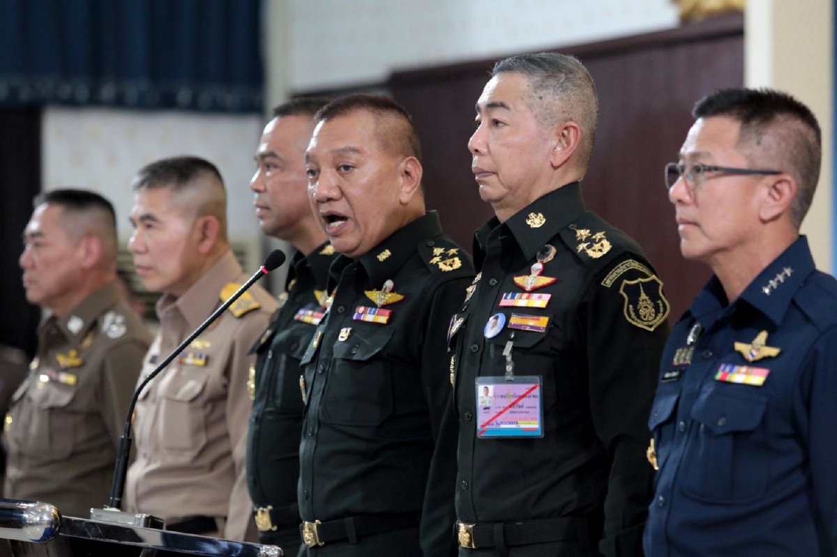 ผบ.ทหารสูงสุด สั่งทุกหน่วยผลิตอุปกรณ์ลดการแพร่ระบาดโควิด ผบ.ทหารสูงสุด สั่งทุกหน่วยผลิตอุปกรณ์ลดการแพร่ระบาดโควิด