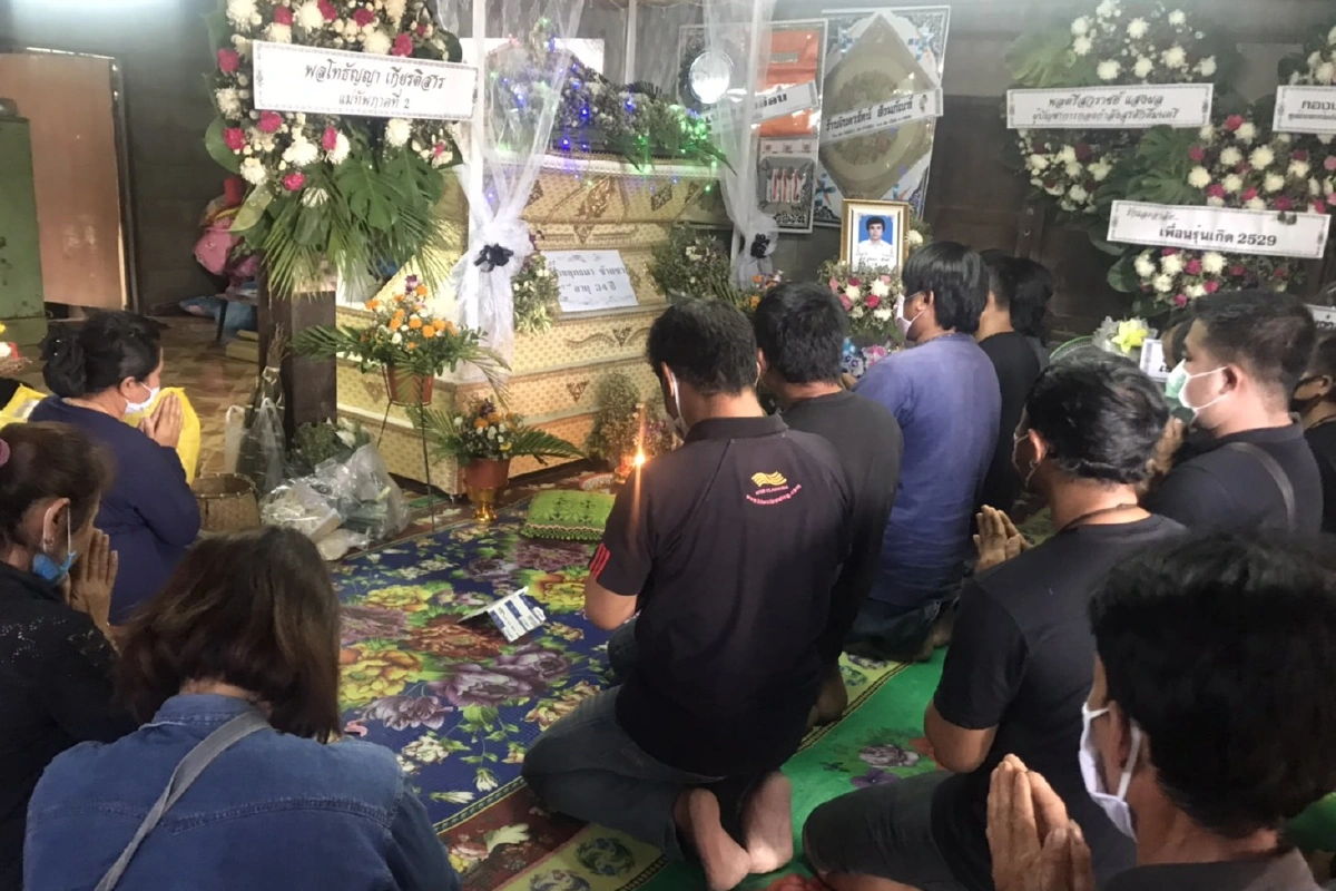 พ่อเหยื่อทหารซ้อมตายยอมเผาลูกชาย หลังคู่กรณีรับเงื่อนไขจ่ายค่าชดเชย