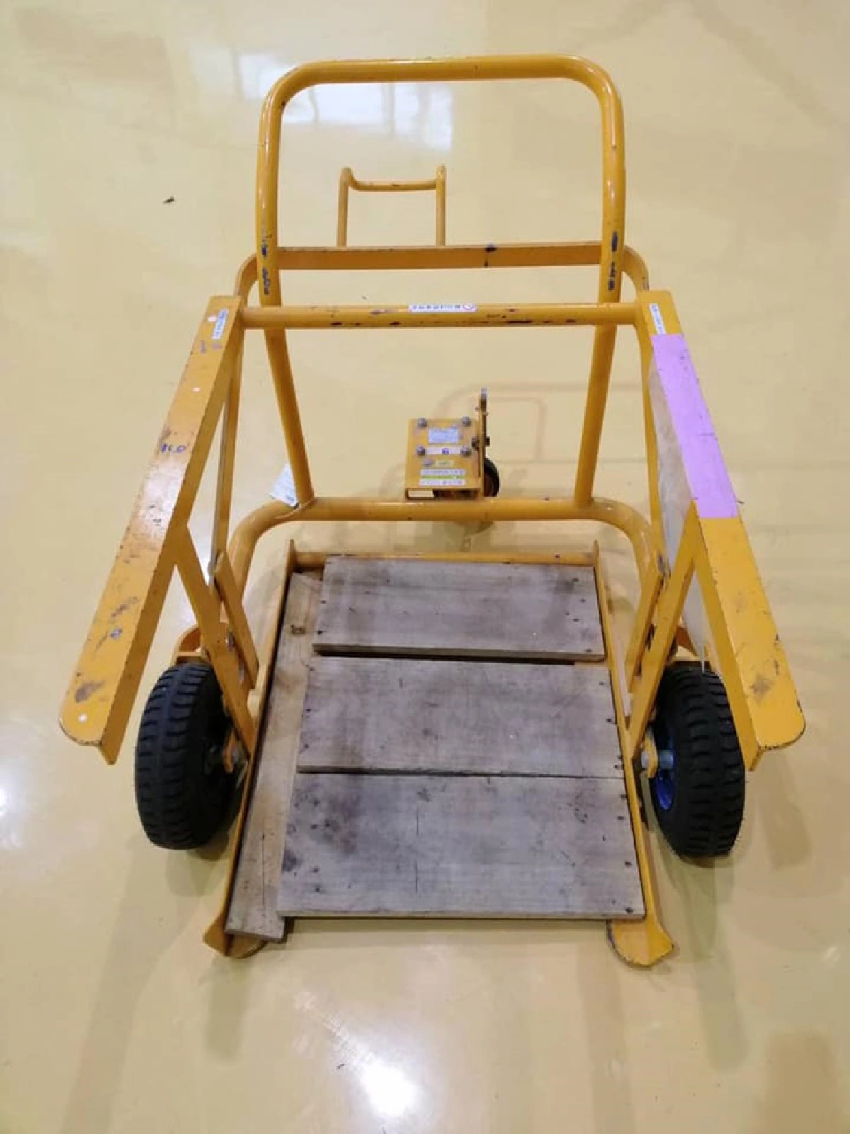 "ศรีสุวรรณ"โชว์ภาพรถเข็นกฟผ.ซื้อคันละ1.5 แสน จี้สตง.ตรวจสอบ