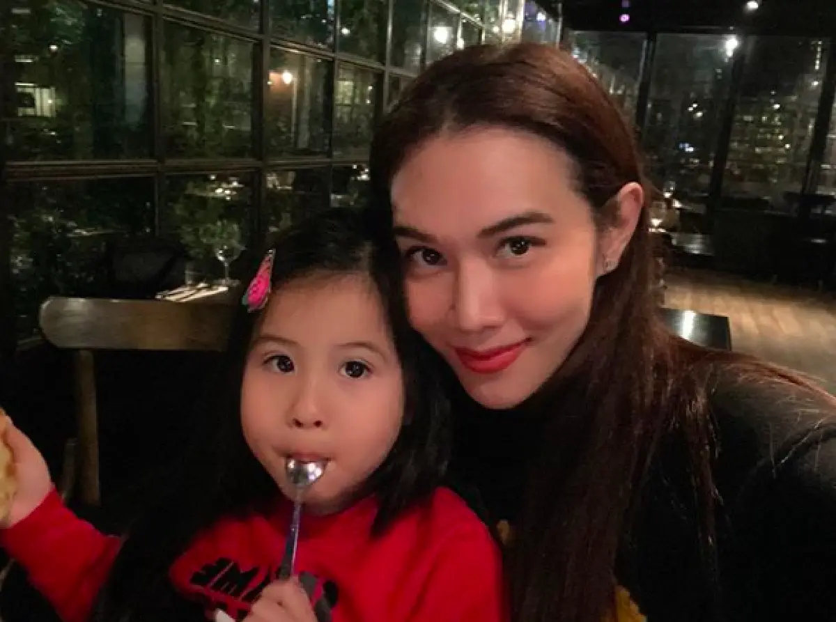 สำเนาเป๊ะ! ”แม่เมย์” เผยภาพตอนเด็กเทียบกับ “น้องมายู" ความเหมือนเต็มร้อย