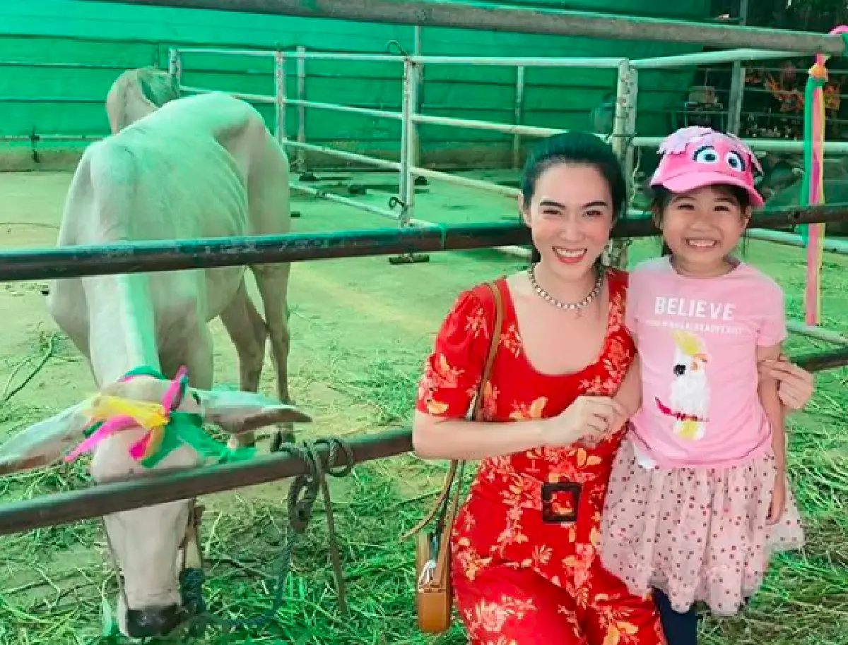 สำเนาเป๊ะ! ”แม่เมย์” เผยภาพตอนเด็กเทียบกับ “น้องมายู" ความเหมือนเต็มร้อย