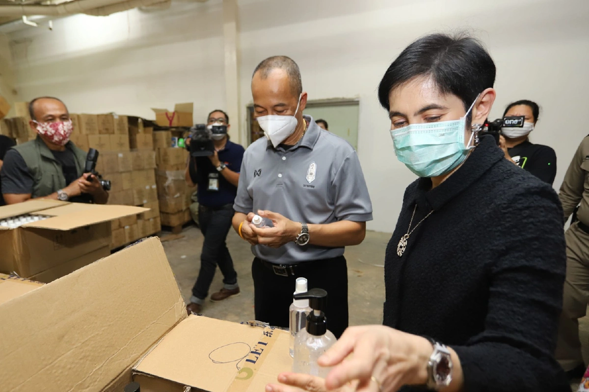 อย.ร่วมตำรวจค้นโกดังย่านรังสิต ลอบนำเข้าเจลแอลกอฮอล์-หน้ากากอนามัย 