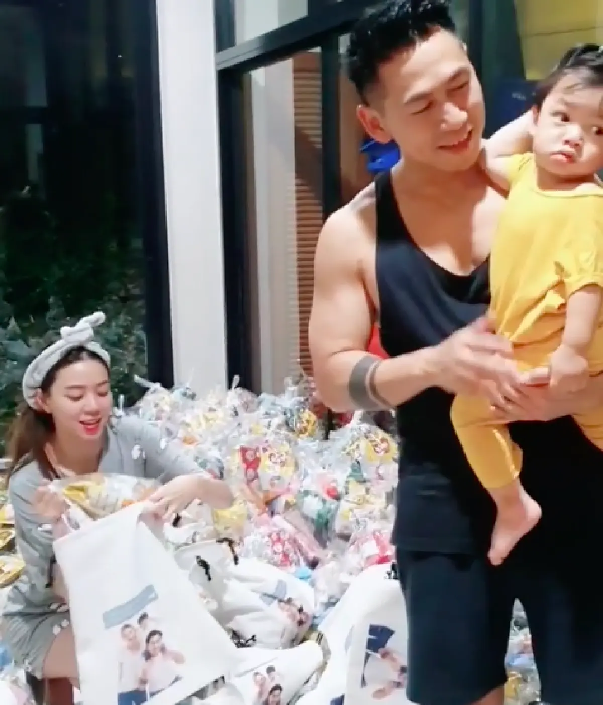 “นิวเคลียร์” จัดทำถุงผ้ายังชีพ 300 ถุง ส่งให้กับแม่ลูกอ่อนที่เดือดร้อน