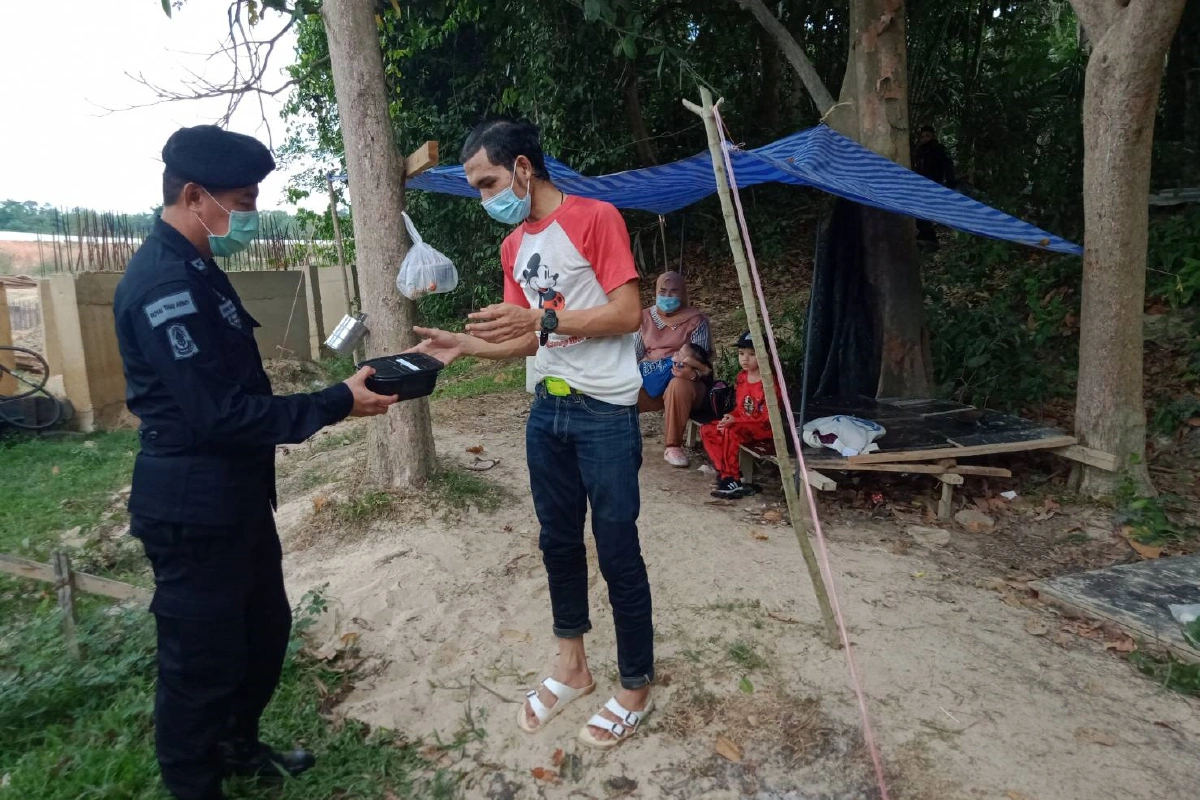 33คนไทยหนีด่านคัดกรองโควิด-19 เดินข้ามแม่นำสุไหงโก-ลก