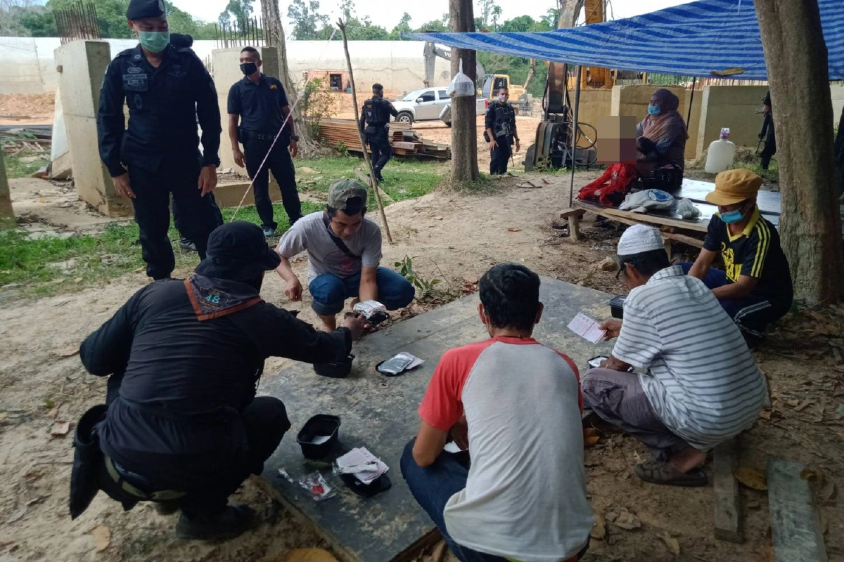 33คนไทยหนีด่านคัดกรองโควิด-19 เดินข้ามแม่นำสุไหงโก-ลก