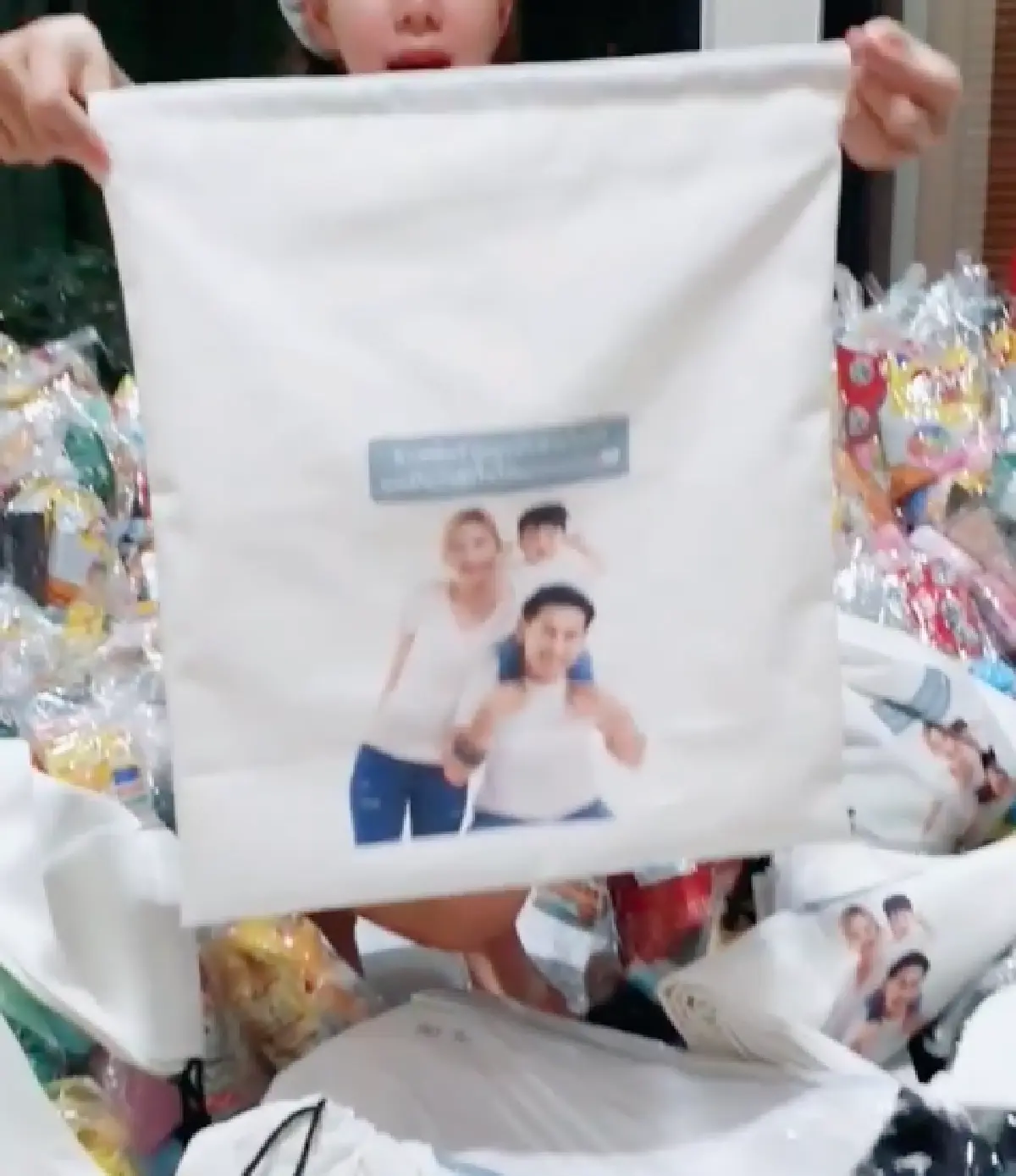 “นิวเคลียร์” จัดทำถุงผ้ายังชีพ 300 ถุง ส่งให้กับแม่ลูกอ่อนที่เดือดร้อน