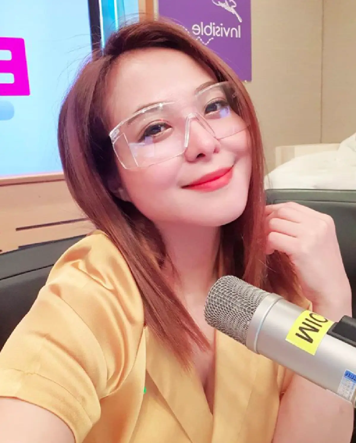 "ดีเจดาด้า" โพสต์ภาพคู่ "ธนาธร" เจอดราม่าแรง "ดีเจต้นหอม" ออกโรงป้อง