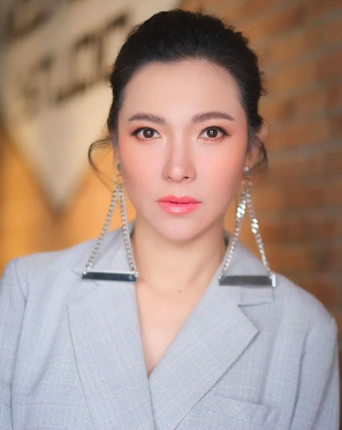 "ดีเจดาด้า" โพสต์ภาพคู่ "ธนาธร" เจอดราม่าแรง "ดีเจต้นหอม" ออกโรงป้อง