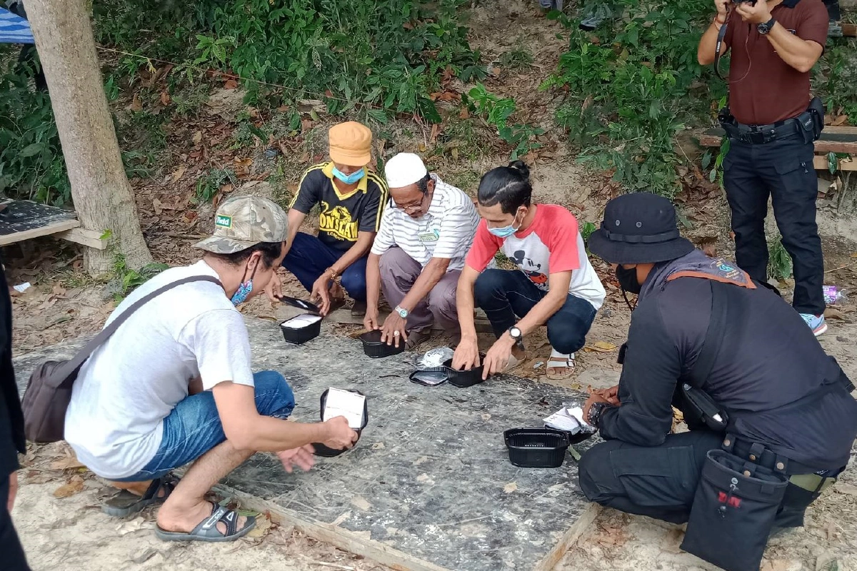 33คนไทยหนีด่านคัดกรองโควิด-19 เดินข้ามแม่นำสุไหงโก-ลก