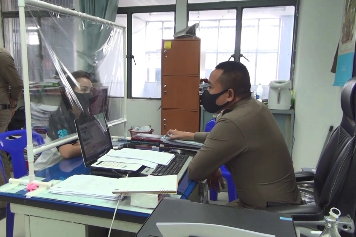 พนักงานเปล ดอดพบตำรวจปฎิเสธกดเงินตู้เอทีเอ็ม ป้าป่วยโรคไต