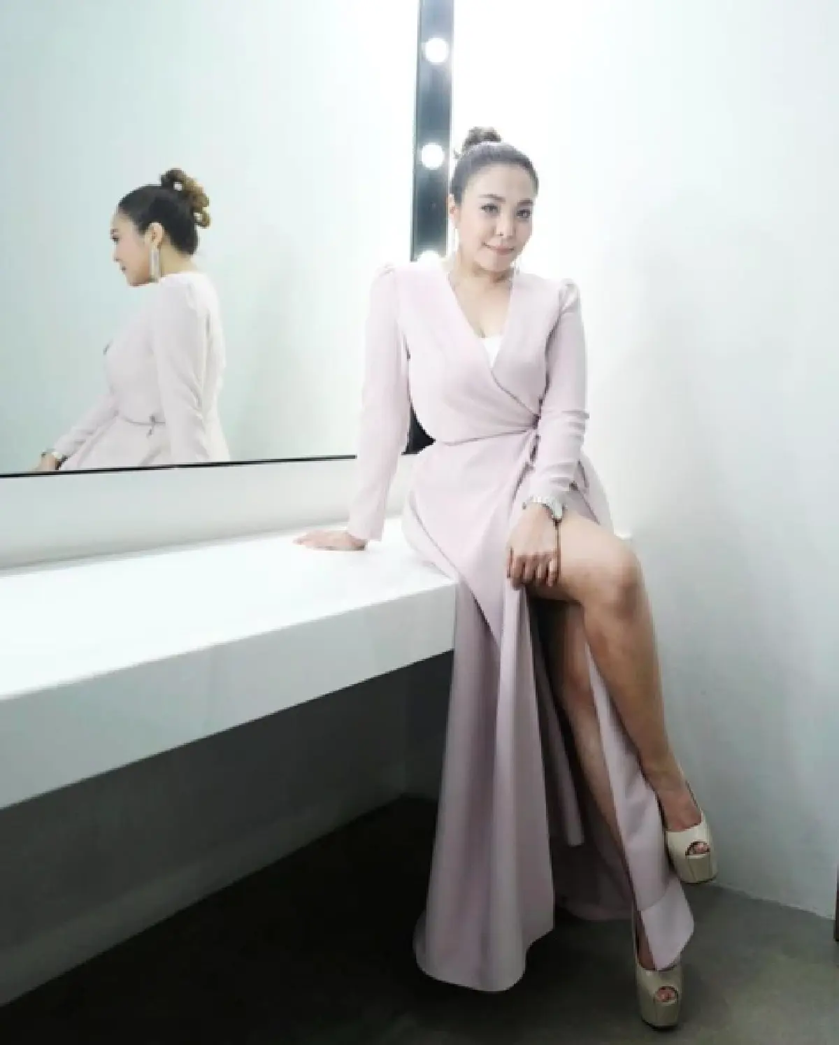 "ดีเจดาด้า" โพสต์ภาพคู่ "ธนาธร" เจอดราม่าแรง "ดีเจต้นหอม" ออกโรงป้อง