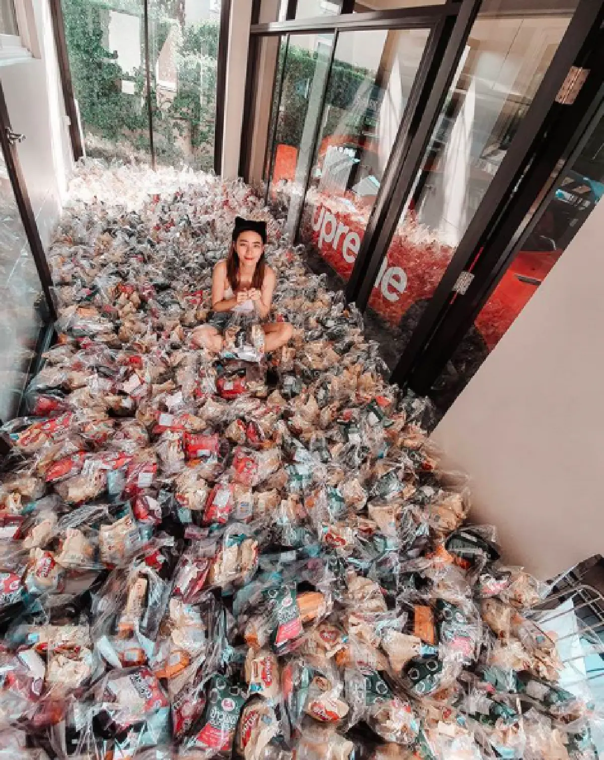 “นิวเคลียร์” จัดทำถุงผ้ายังชีพ 300 ถุง ส่งให้กับแม่ลูกอ่อนที่เดือดร้อน