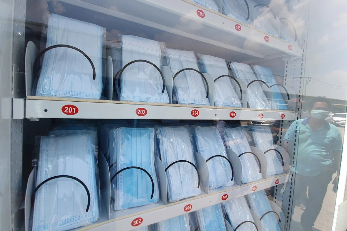 เอกชนตั้งตู้หยอดเหรียญหน้ากากอนามัยอัตโนมัติราคาถูก