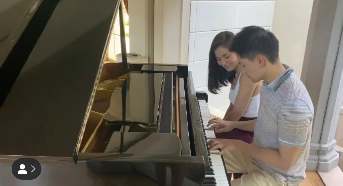 ก็จะเขินๆหน่อย! ศรีริต้า เผยโมเมนต์หวาน ไฮโซกรณ์ เล่นเปียโนให้ฟังในวันว่างๆ (คลิป)