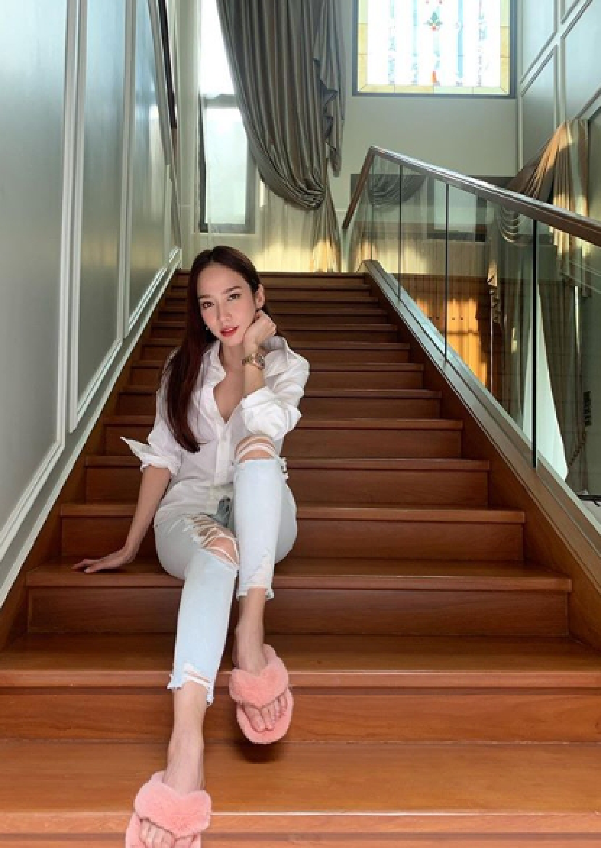 ของแน่นมาก! เปิดตู้เสื้อผ้า อั้ม พัชราภา ตื่นมาโล๊ะจัดใหม่ในวันว่างๆ