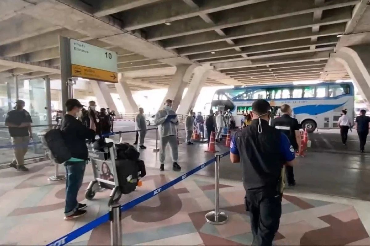 เปิดภาพ ท่าอากาศยานสุวรรณภูมิรับ31คนไทยกลับจากญี่ปุ่น