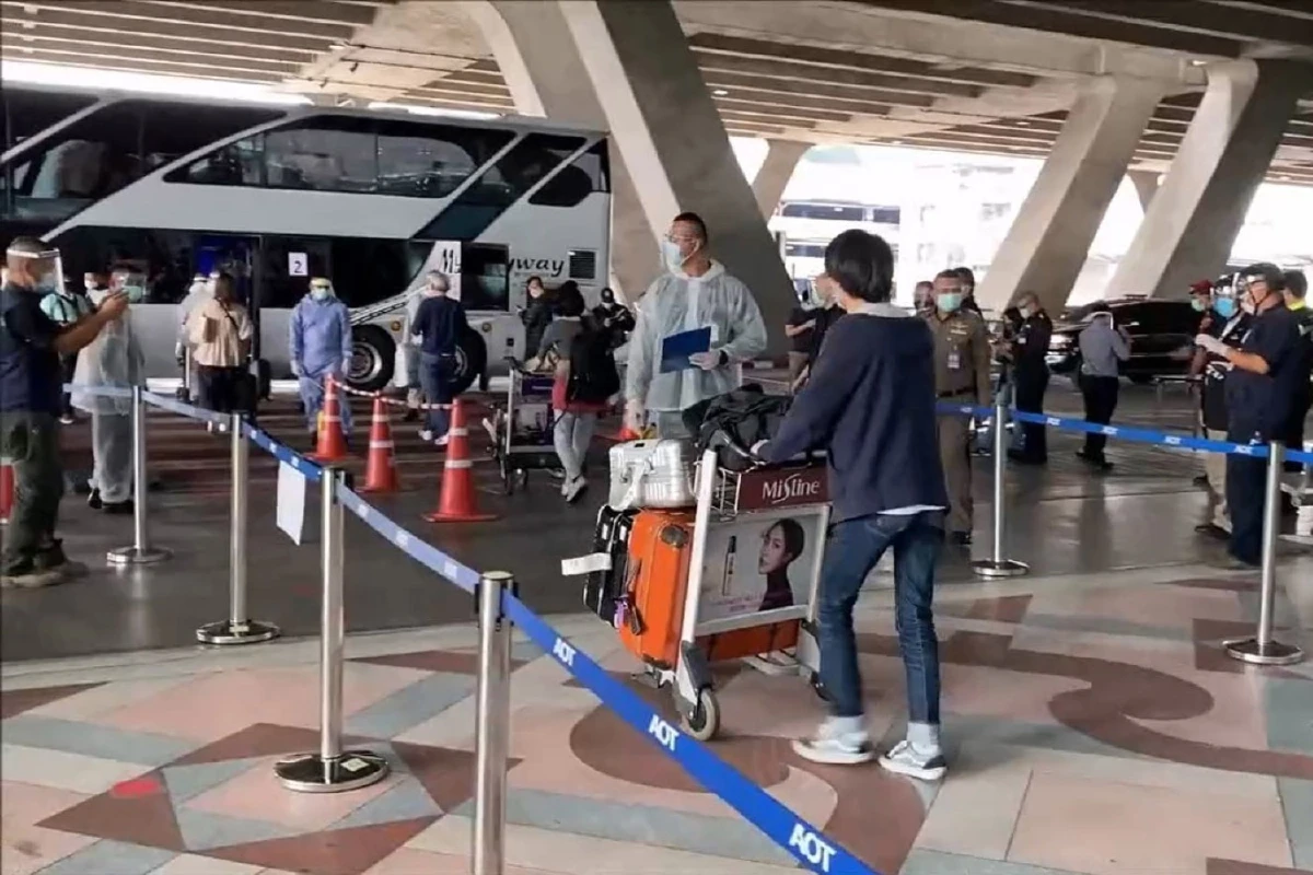 เปิดภาพ ท่าอากาศยานสุวรรณภูมิรับ31คนไทยกลับจากญี่ปุ่น