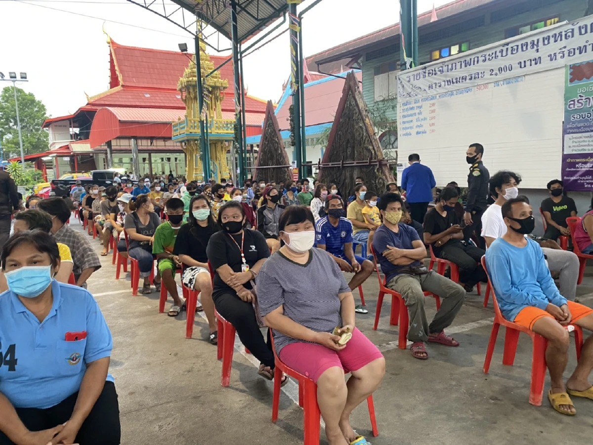 “สิระ”ข้ามเขตแจกพุ่งคนละ100บาทใกล้บ้านพัก"หญิงหน่อย"