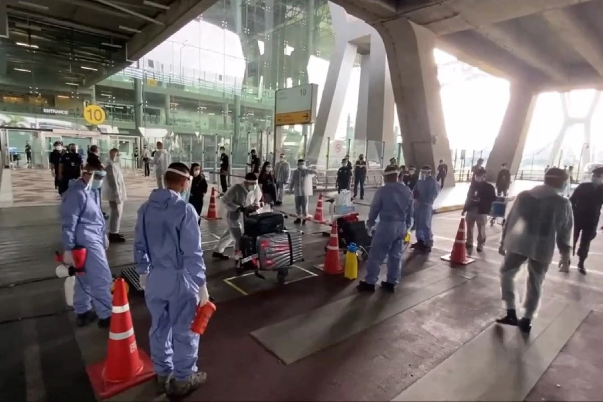 เปิดภาพ ท่าอากาศยานสุวรรณภูมิรับ31คนไทยกลับจากญี่ปุ่น