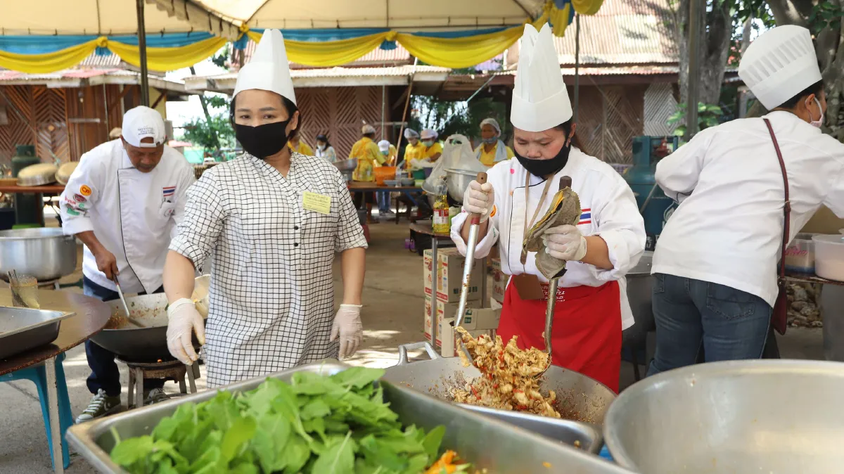 สนองพระดำริสมเด็จพระสังฆราช"วัดเจดีย์หอย"ตั้งโรงทานช่วยชาวบ้าน 