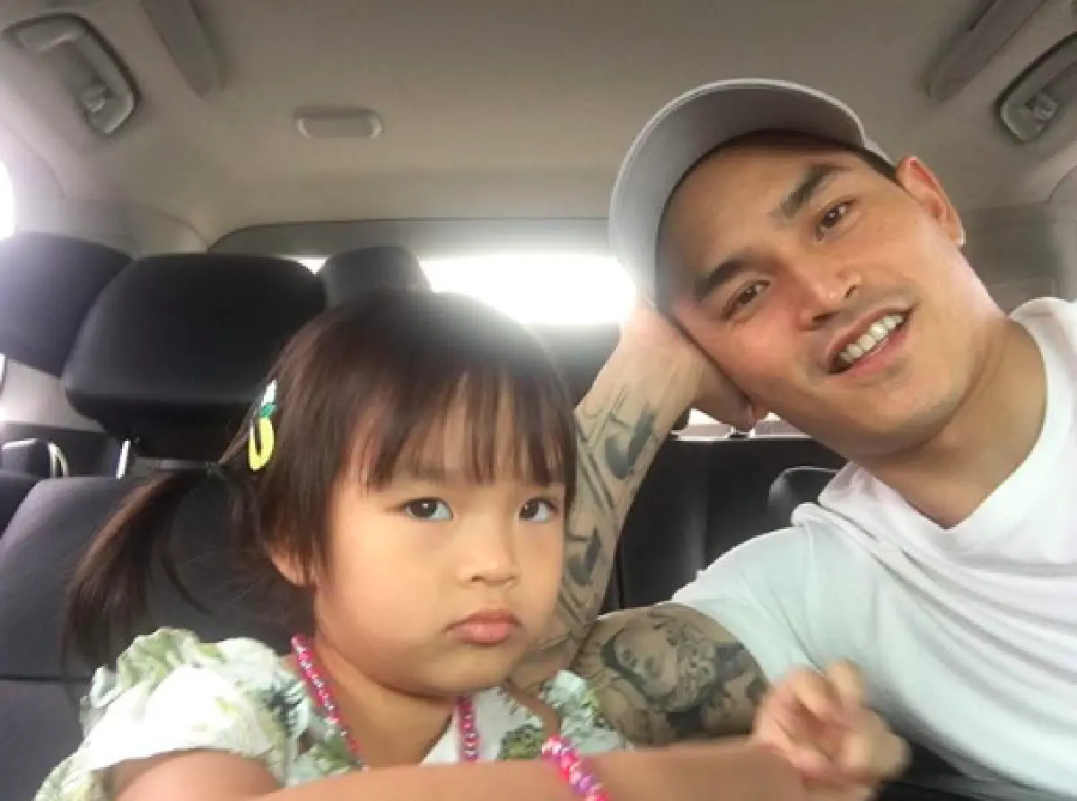 "สงกรานต์" ลงภาพ “น้องปีใหม่” สุดฮา บ่นคิดถึงแล้วเมื่อไหร่จะได้เจอ