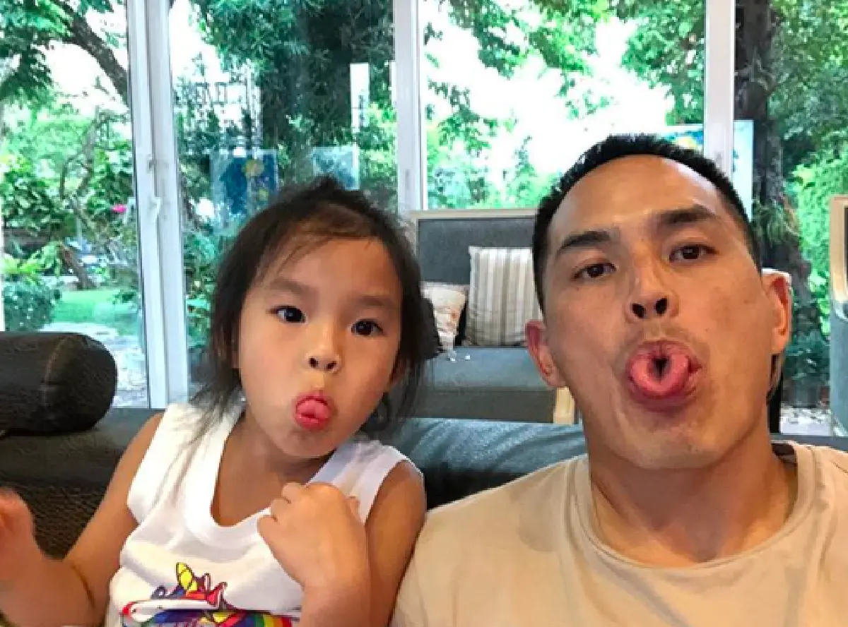 "สงกรานต์" ลงภาพ “น้องปีใหม่” สุดฮา บ่นคิดถึงแล้วเมื่อไหร่จะได้เจอ