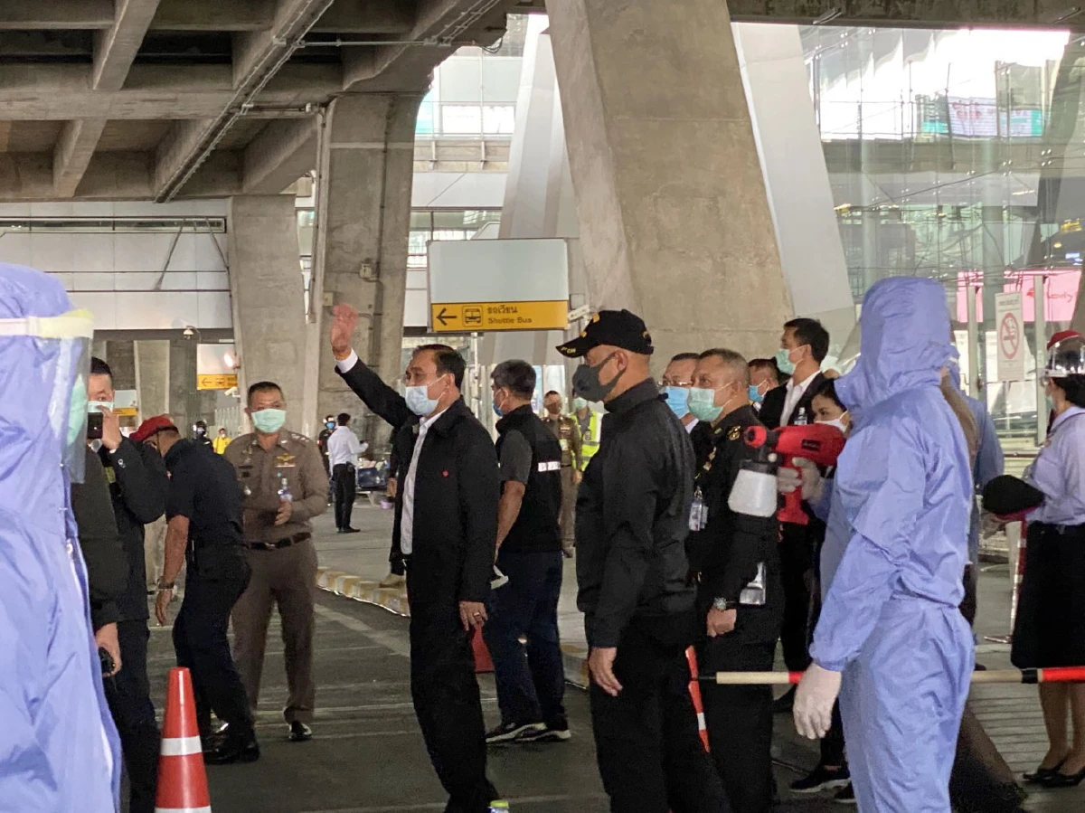 "บิ๊กตู่"ลงพื้นที่สุวรรณภูมิให้กำลังใจเจ้าหน้าที่รับคนไทยกลับประเทศ