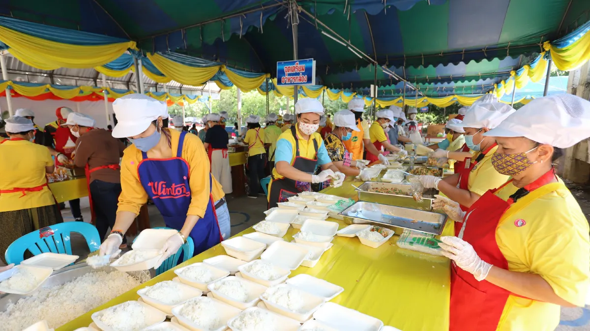 สนองพระดำริสมเด็จพระสังฆราช"วัดเจดีย์หอย"ตั้งโรงทานช่วยชาวบ้าน 