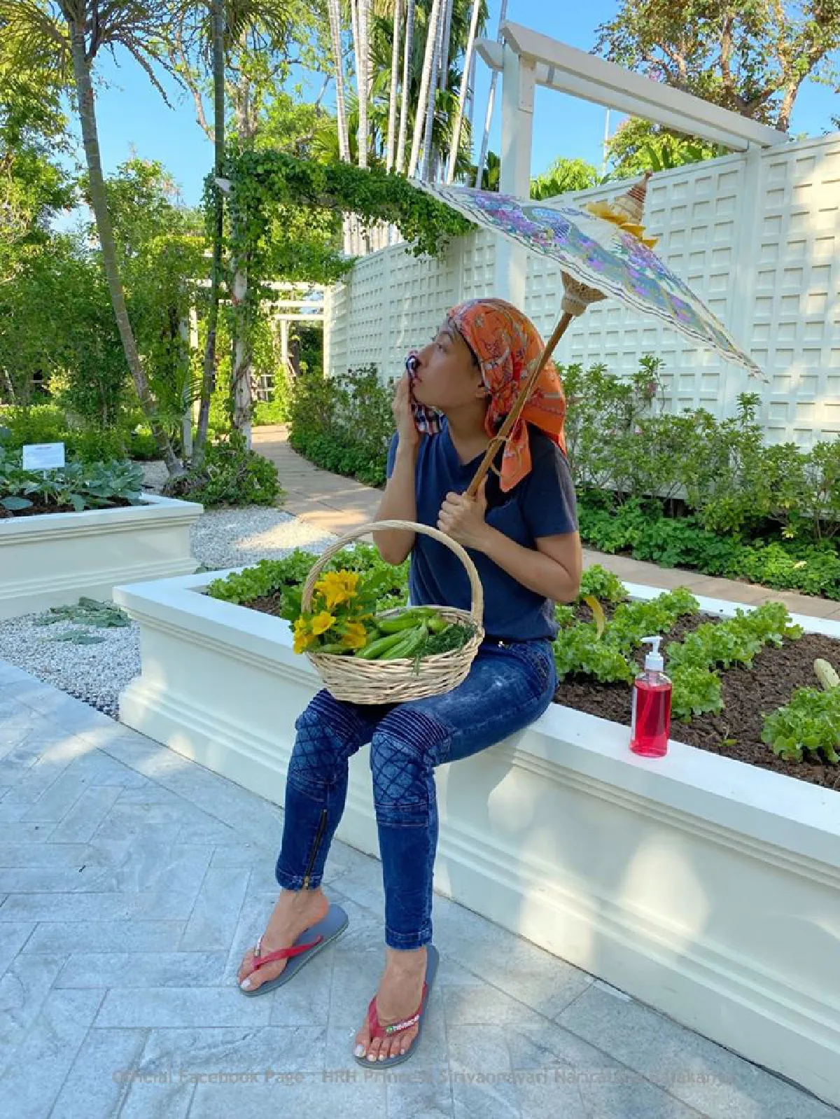 "เจ้าฟ้าสิริวัณณวรี" ทรงใช้เวลาว่างลุยทำสวน เก็บผักสวนครัวมาปรุงอาหาร 