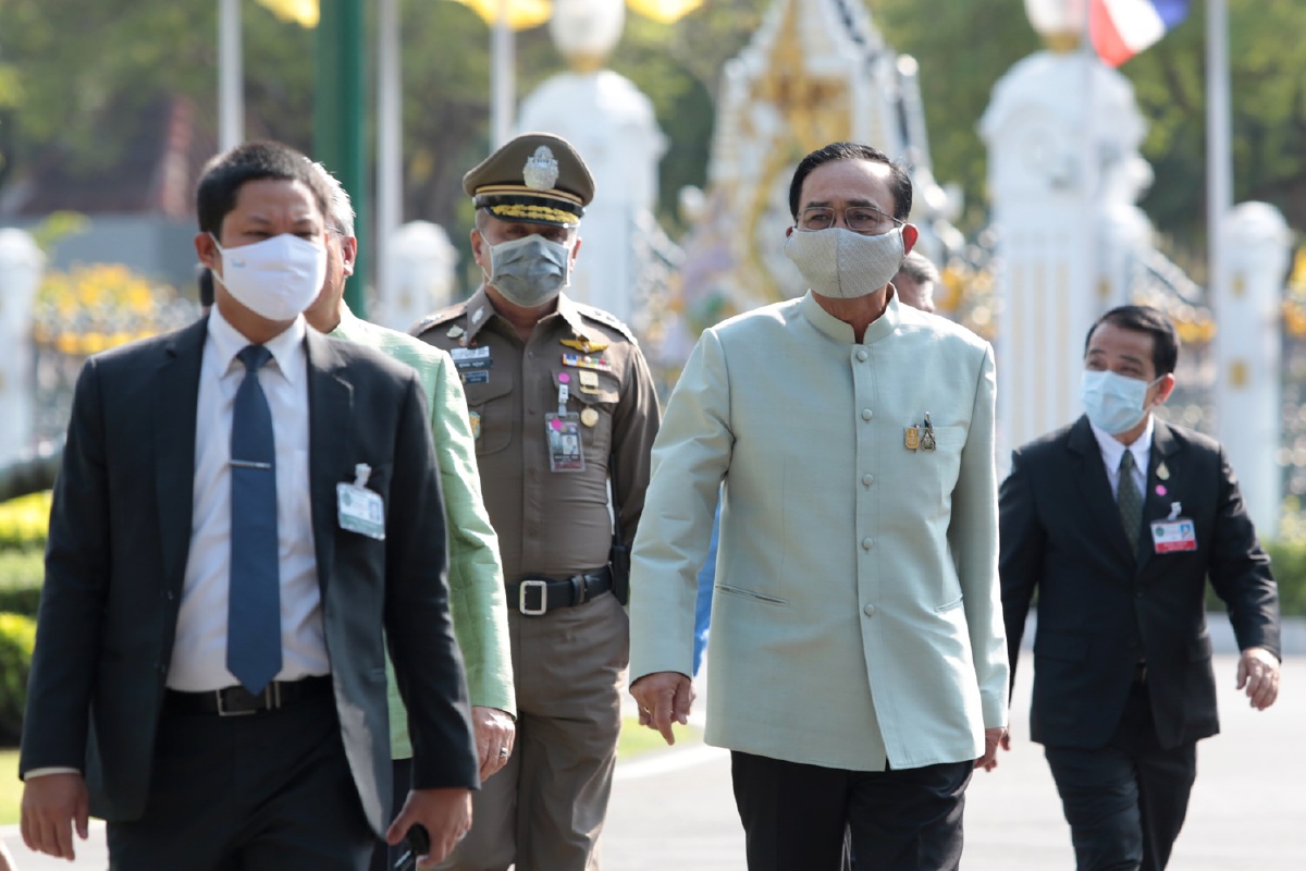 "บิ๊กตู่"กร้าวห้ามตร.หาประโยชน์จากประชาชนช่วงเคอร์ฟิว "บิ๊กตู่"กร้าวห้ามตร.หาประโยชน์จากประชาชนช่วงเคอร์ฟิว
