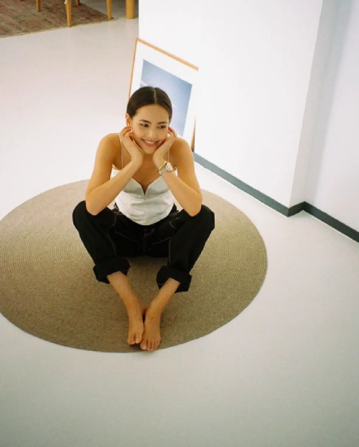 กร้าวใจมาก "ญาญ่า อุรัสยา" กับชุดรดน้ำต้นไม้อยู่บ้าน