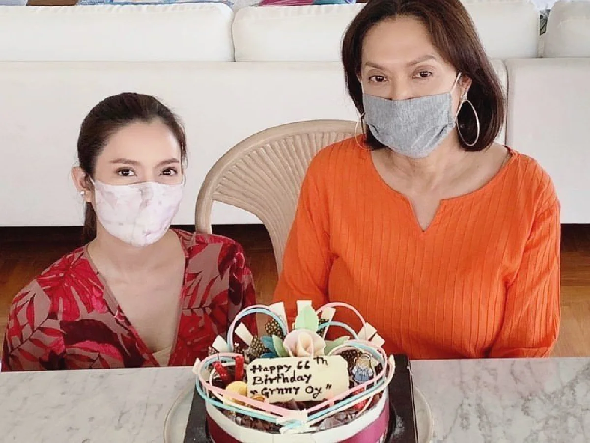 สวยแพ็คคู่! แอฟ ทักษอร เผยภาพคู่ คุณแม่วัจฉสา ในวันที่มาเยี่ยมกองถ่าย 