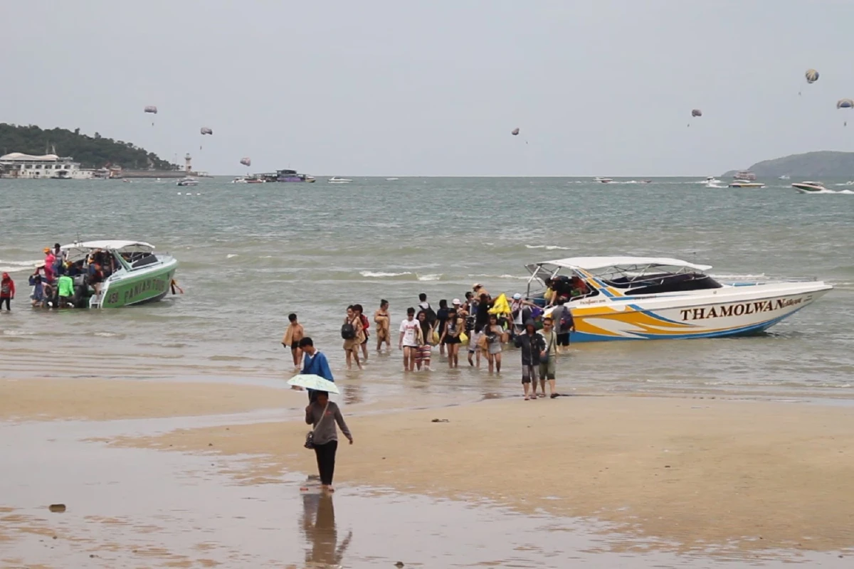 โควิด-19 : ภาคธุรกิจมองวิกฤตโรคระบาดทำเศรษฐกิจพัทยาฟุบนาน