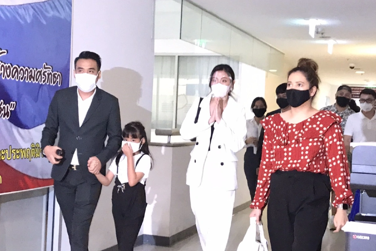 "ใบเฟิร์น"ร้องปอท.โดนเว็บเกมส์ออนไลน์ใช้รูปโฆษณา