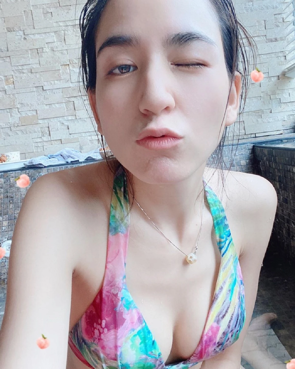 พลอย ชิดจันทร์ ปล่อยภาพเซ็ตชุดว่ายน้ำ คุณแม่ลูกสี่ที่เซ็กซี่หุ่นเป๊ะเวอร์