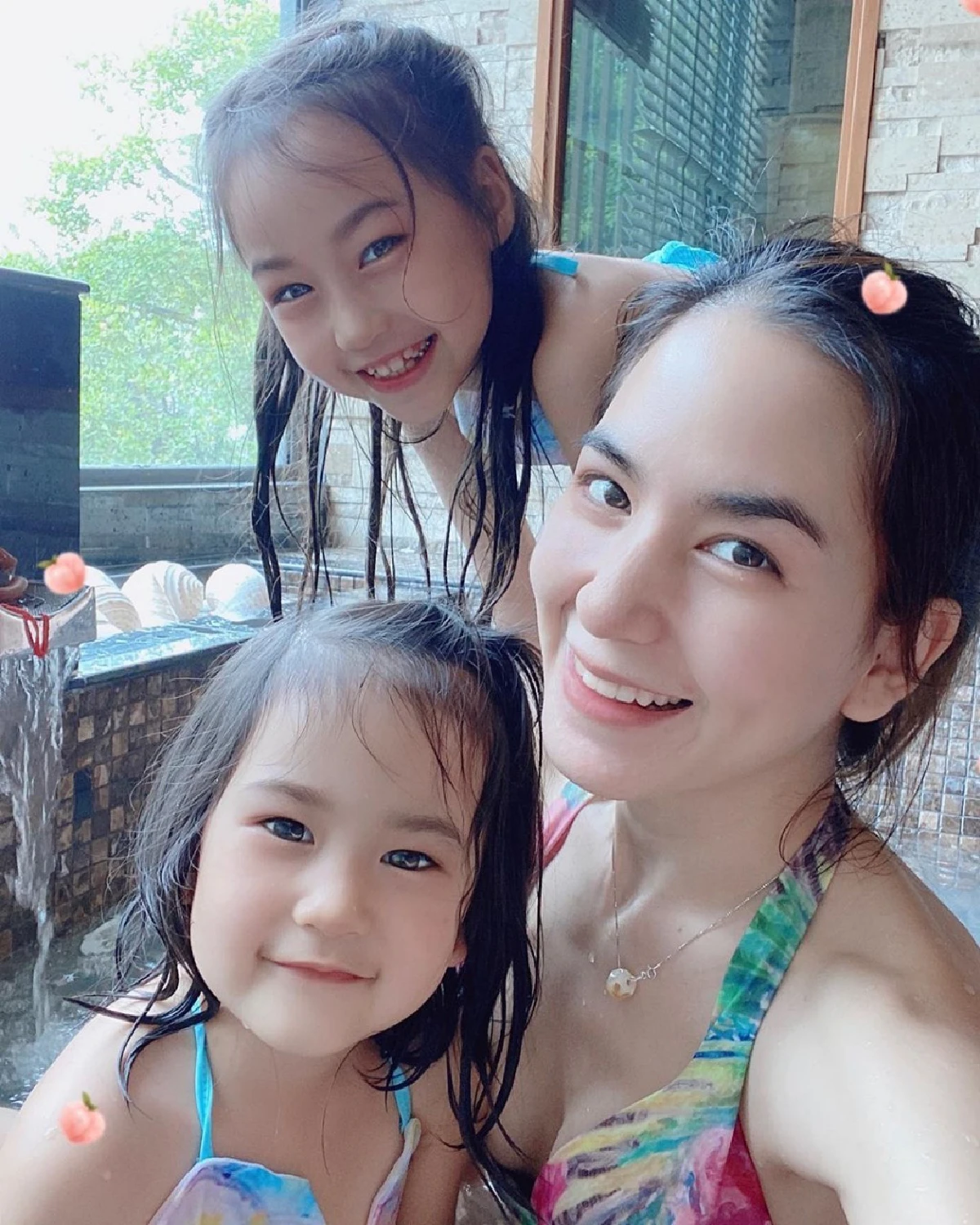 พลอย ชิดจันทร์ ปล่อยภาพเซ็ตชุดว่ายน้ำ คุณแม่ลูกสี่ที่เซ็กซี่หุ่นเป๊ะเวอร์