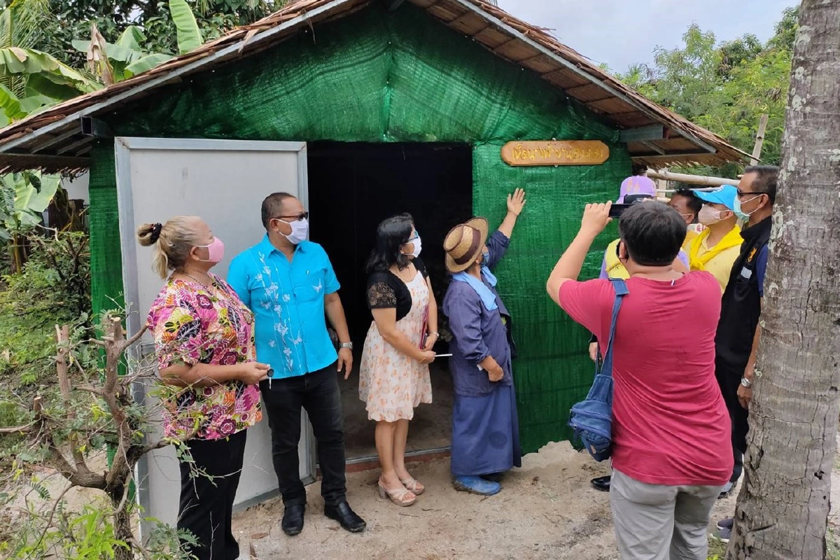 เด็กผมจุกยอดกตัญญูขอบคุณนายกฯสร้างโรงเพาะเห็ดเลี้ยงคุณย่า-คุณทวด